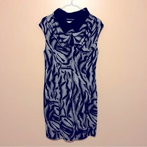 M Dress Grey/Black Print Sleeveless collar can be fastened with 2 small buttons